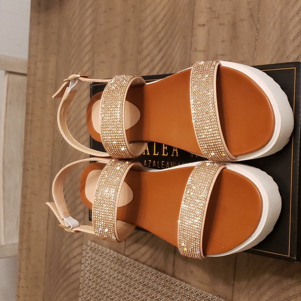AKIRA Plaform sandals
